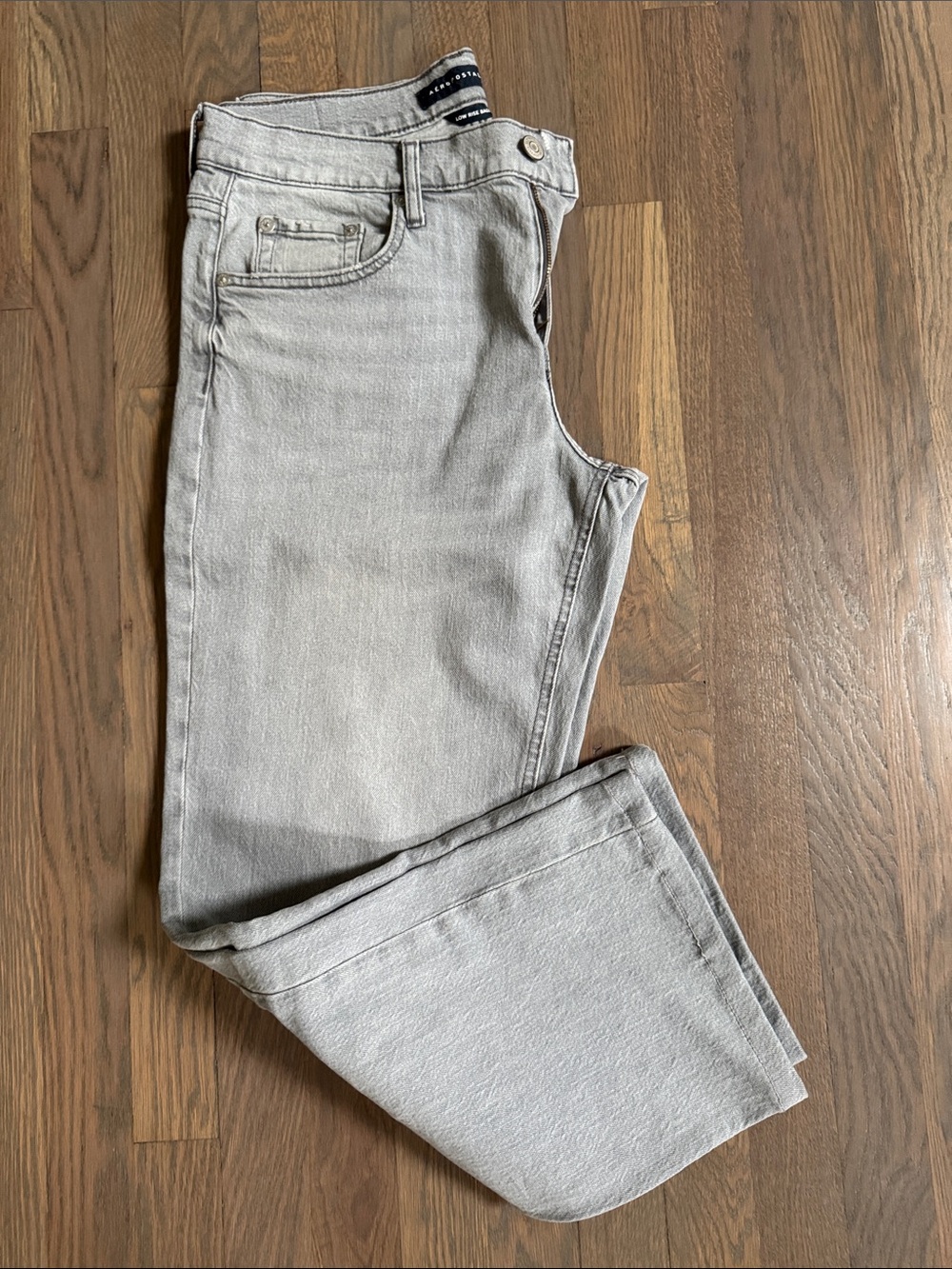 Aeropostale Women's Light Gray Straight Jeans